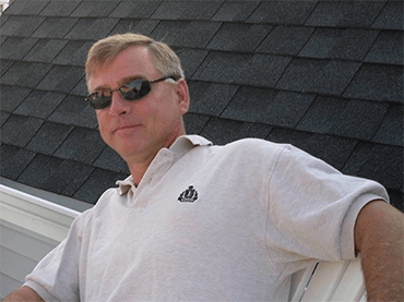 Tom returned to UPMC for treatment as a heart transplant survivor facing stage 2 kidney cancer. Learn more.